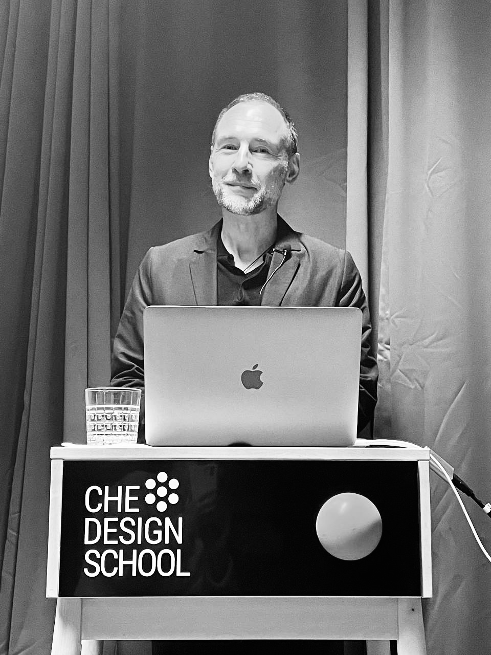Анатолий Мосин провел лекцию специально для Che Design School.